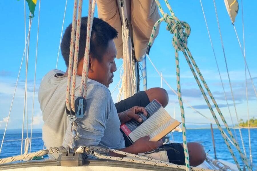 exploring San Blas by sailboat
