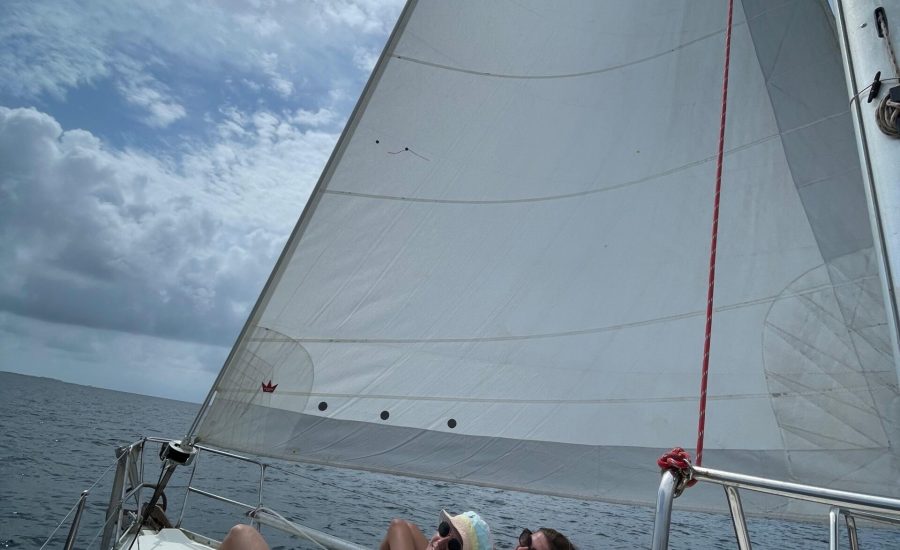Romantic sailing in San Blas with private cabin